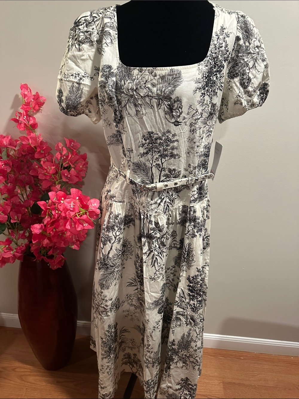 Square-Neck Puff Sleeve Midi Dress in Black & White